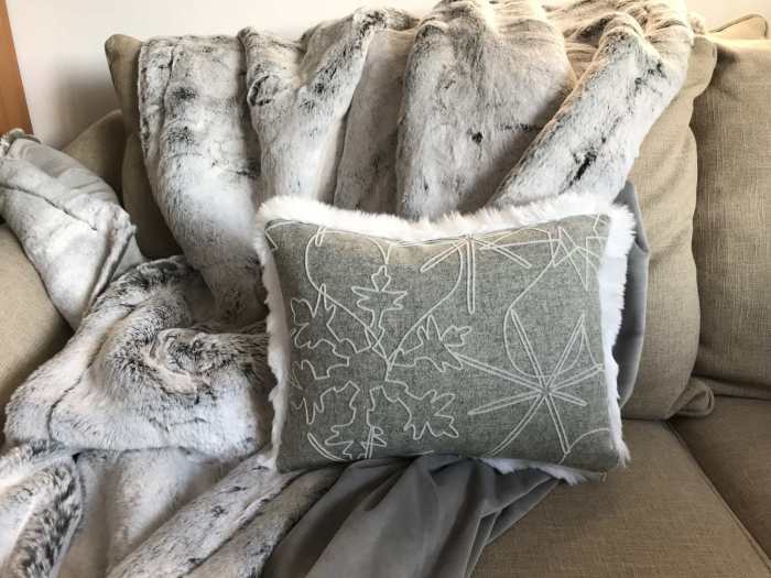 Snowflake Cushion Cover  Only  Oblong 14" x 12" - Image 4